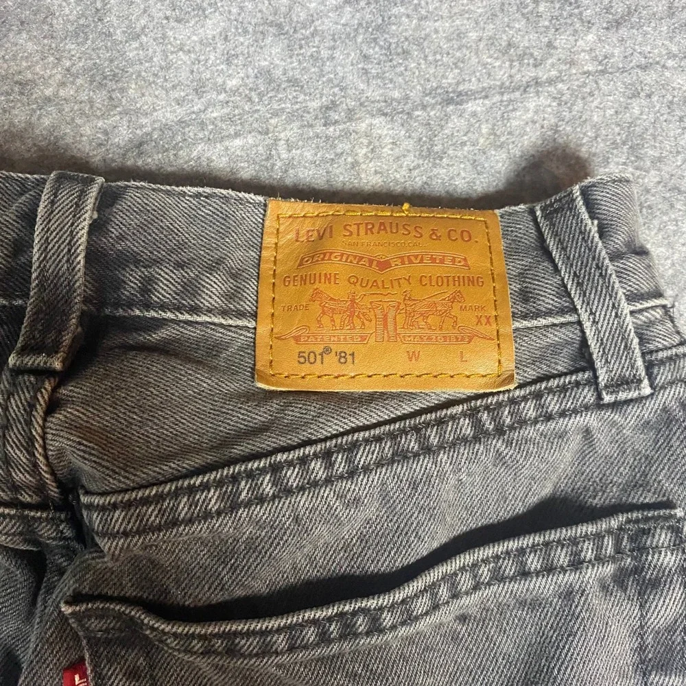 Levi Strauss & Co 501‎ 81 Premium Grey Wash Straight Leg Button Fly Jeans 24x31